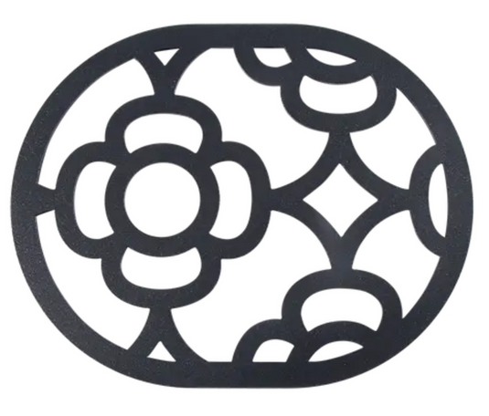 Antracite Fermob LORETTE non-slip metal trivet pad measuring 22 x 17.5 cm with textured surface for heat protection.