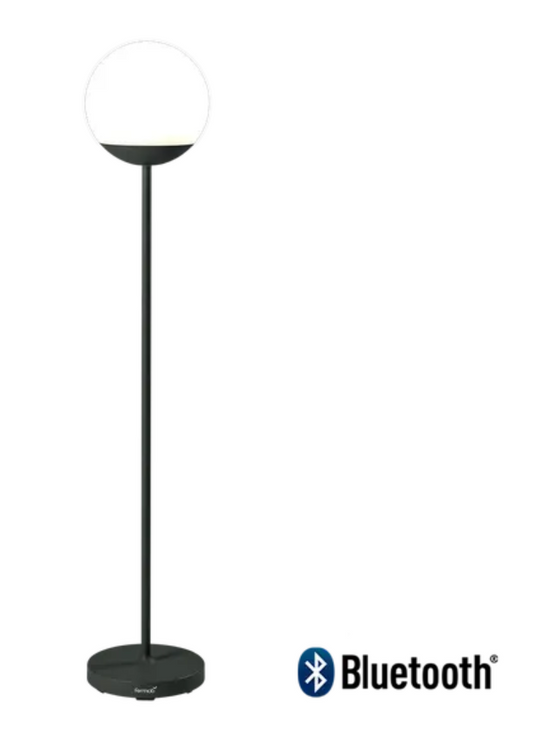 Fermob MOOON! wireless floor lamp in antracite color, 134 cm tall, standing on a floor with soft lighting.