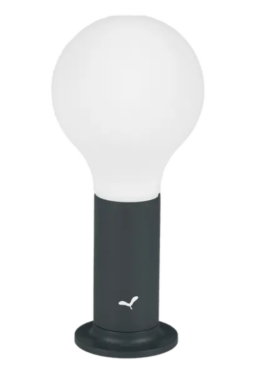 Fermob APLÔ outdoor lamp H.24 with antracite finish and magnetic base, designed for stylish outdoor lighting.
