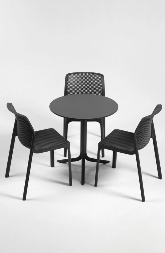 An antracite Nardi Bit outdoor chair with a modern design, featuring a sturdy frame and comfortable seating for patio use.