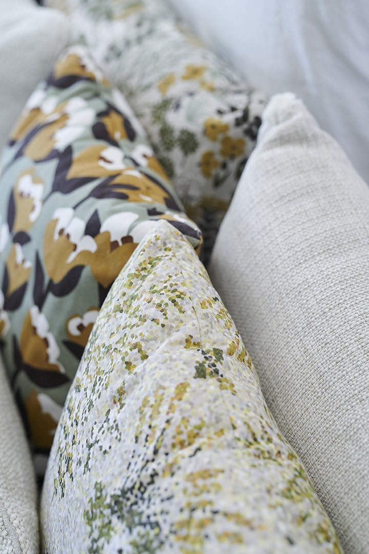 Load image into Gallery viewer, Fermob Bouquet Sauvage Tulipe Outdoor Cushion 44 x 44 cm – lifestyle
