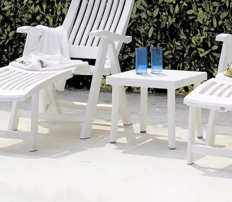 Load image into Gallery viewer, Small Rodi low outdoor table by Nardi in white, featuring a sleek, modern design suitable for outdoor patio or garden spaces.
