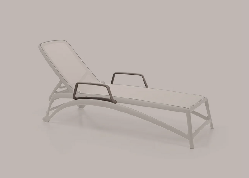 Load image into Gallery viewer, Nardi Atlantico armrest for sun lounger, showing the stylish, durable design of the Bracciolo Atlantico model.
