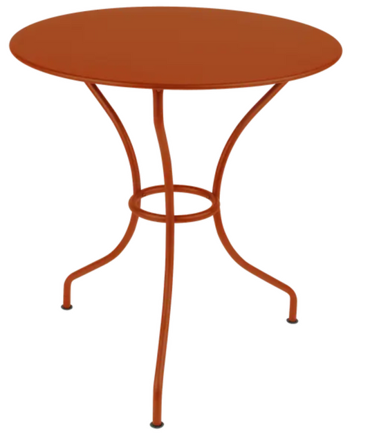Fermob OPÉRA+ outdoor metal table with 67 cm diameter, white finish, suitable for patio or restaurant outdoor seating.