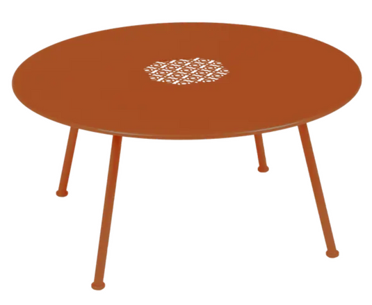 Fermob Lorette low coffee table with white metal finish, round Ø80 cm, ideal for outdoor use and fire-resistant surfaces.