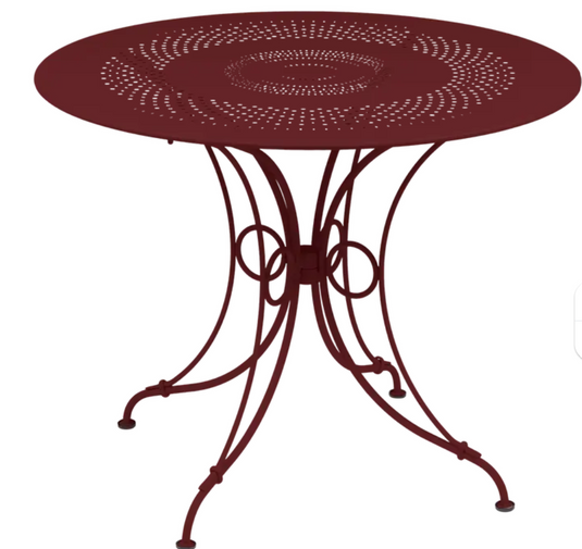Fermob 1900 outdoor table with 96cm diameter, stylish metal design, ideal for outdoor dining or patio use.