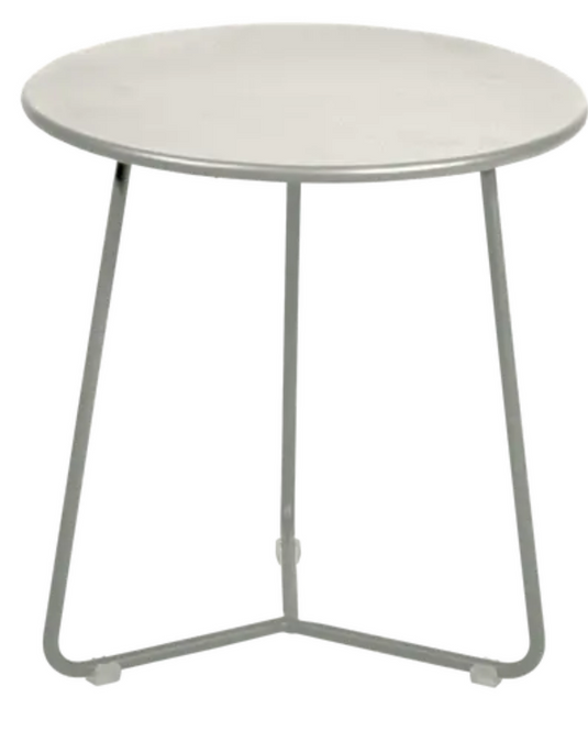 Small Fermob Cocotte occasional table in clay color, with round top and sleek metal legs, perfect for versatile living spaces.