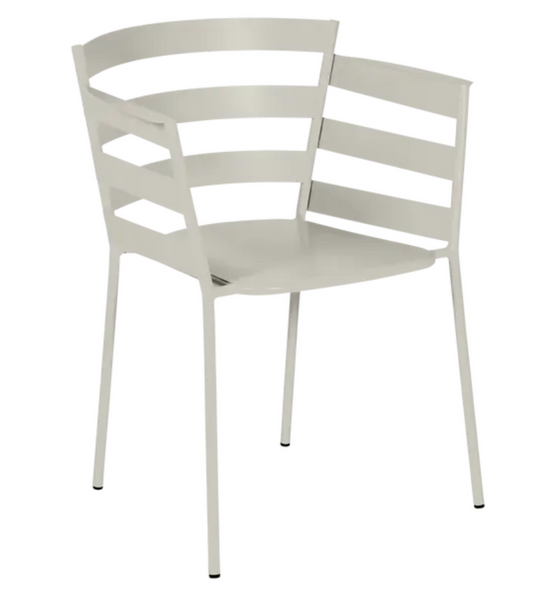 Clay grey Fermob RYTHMIC outdoor armchair with a modern design, featuring a curved seat and metal frame for outdoor use.
