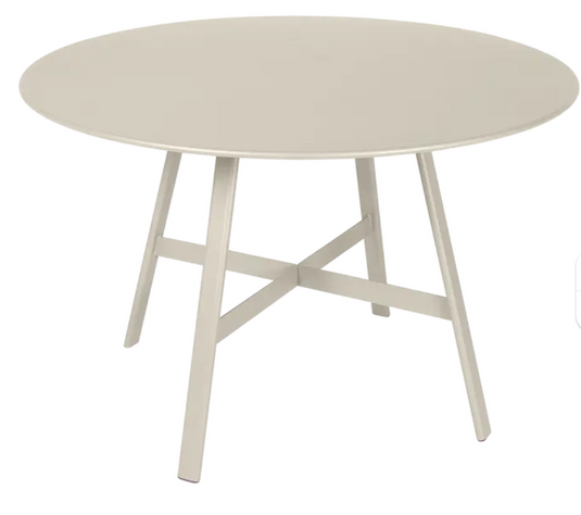 Clay grey Fermob SO'O oval oak table with 117cm diameter, ideal for restaurant and hotel settings in Ireland.