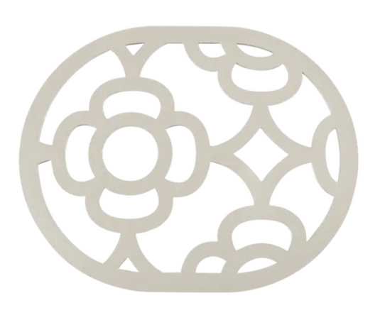 Fermob LORETTE non-slip metal trivet pad in CleyGrey with 22 x 17.5 cm size, designed to protect surfaces from hot dishes.