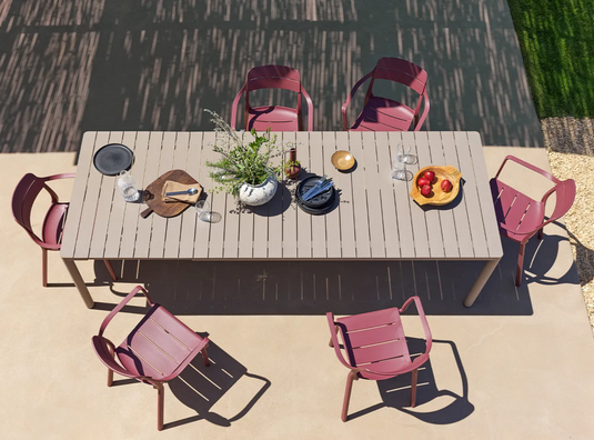Nardi Tevere 210 extendable outdoor table with wooden slats and metal frame, ideal for garden or patio dining.