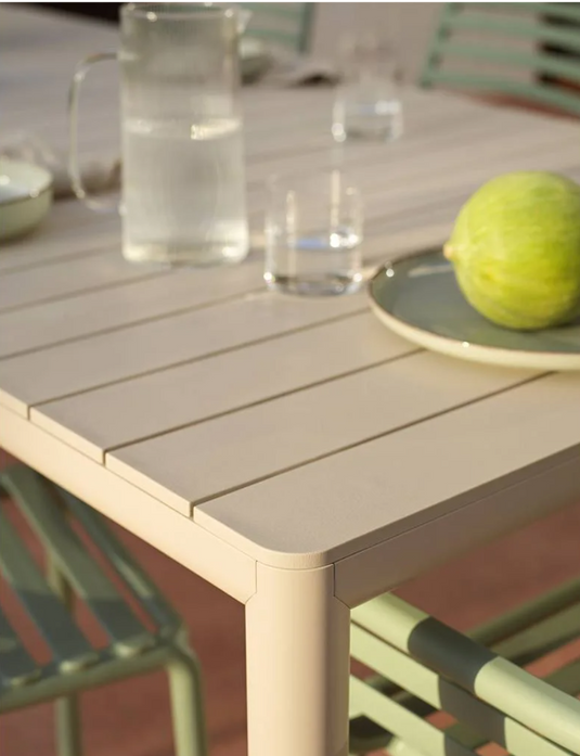 Nardi Tevere 210 extendable outdoor table with wooden slats and metal frame, perfect for garden dining or outdoor gatherings