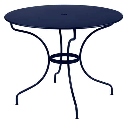 Fermob OPÉRA+ outdoor metal table in deep blue with 96 cm diameter, designed for five seater patio dining.
