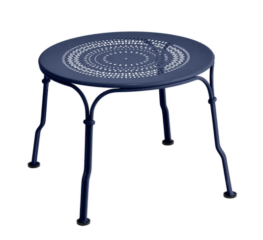 Deep blue Fermob 1900 low table with 45 cm diameter, featuring a sleek, modern metal design for stylish indoor or outdoor use.