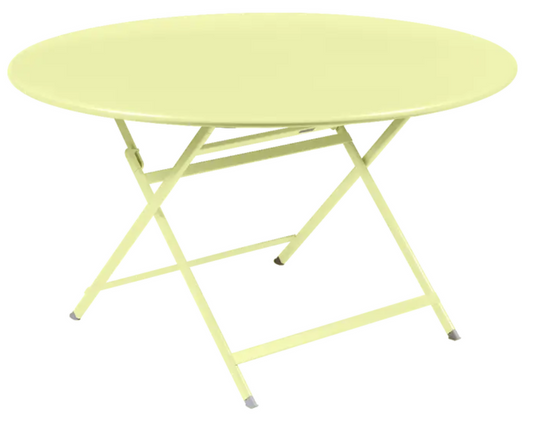 Fermob Caractère foldable metal table with 128 cm diameter in frosted lemon color, set up as an eight-seater outdoor table.