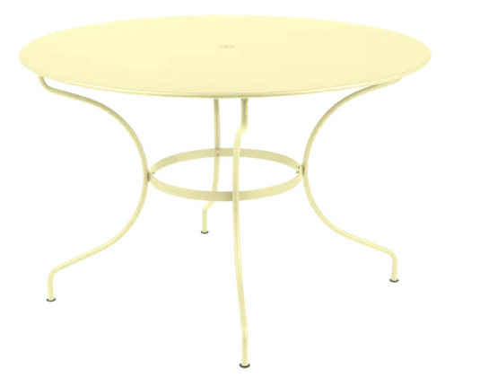 Fermob OPÉRA+ outdoor metal table with a 117 cm diameter in frosted lemon finish, six-seater for patio or garden dining.