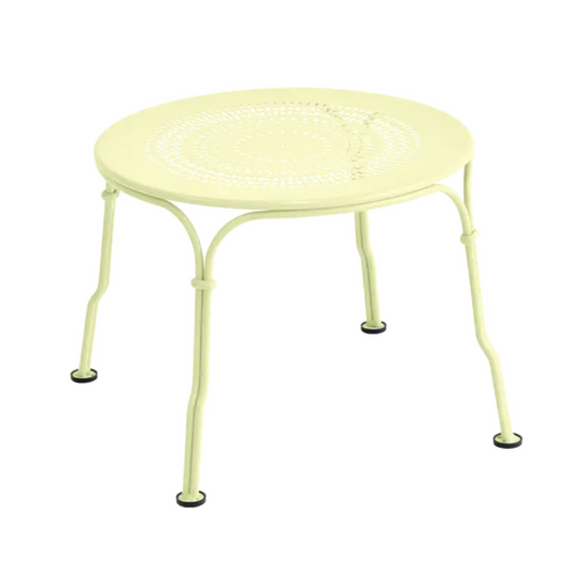 Fermob 1900 Low Table with frosted lemon finish, round metal table with 45 cm diameter, outdoor furniture for patio or garden.