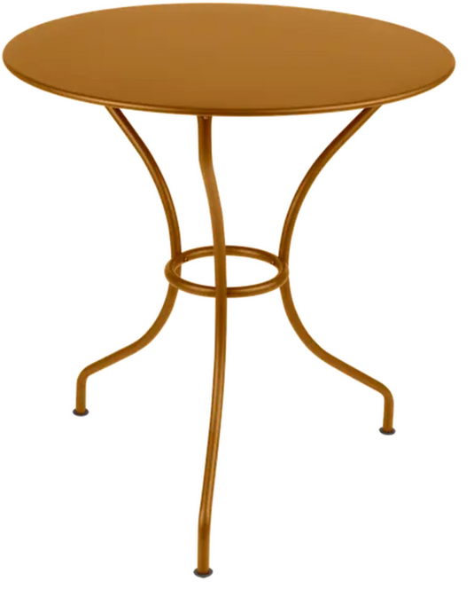 Fermob OPÉRA+ outdoor metal table with a 67 cm diameter, featuring a stylish gingerbread finish, ideal for patio or restaurant use.