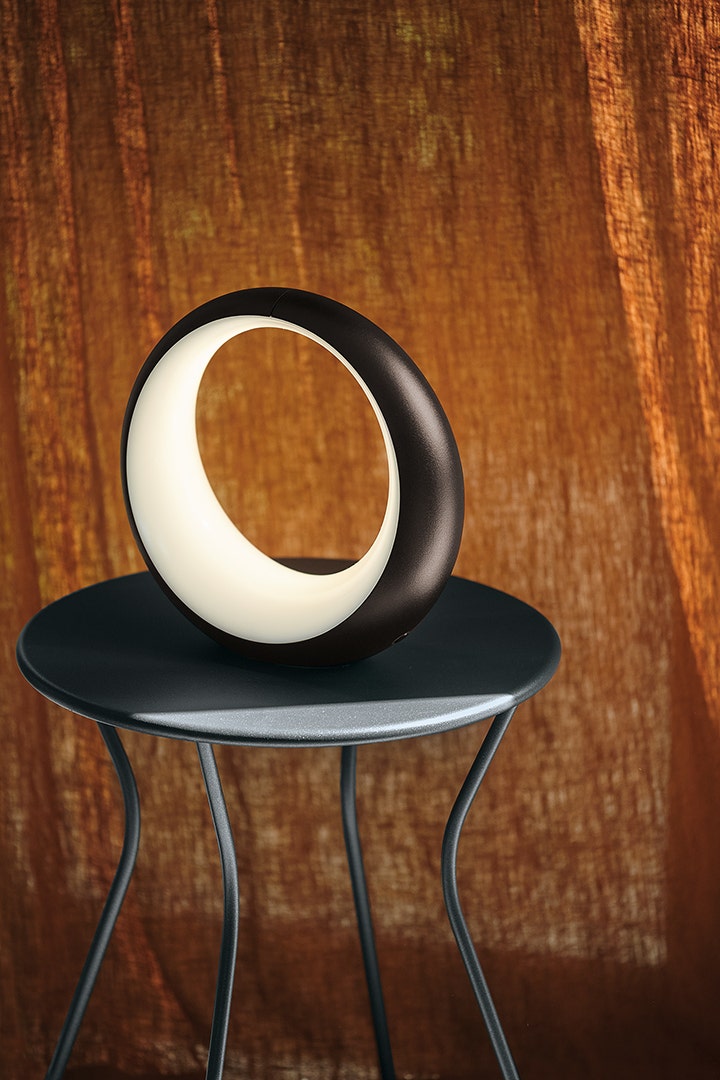 Load image into Gallery viewer, Fermob Hoopik Wireless Table Lamp Ø24 cm – lifestyle
