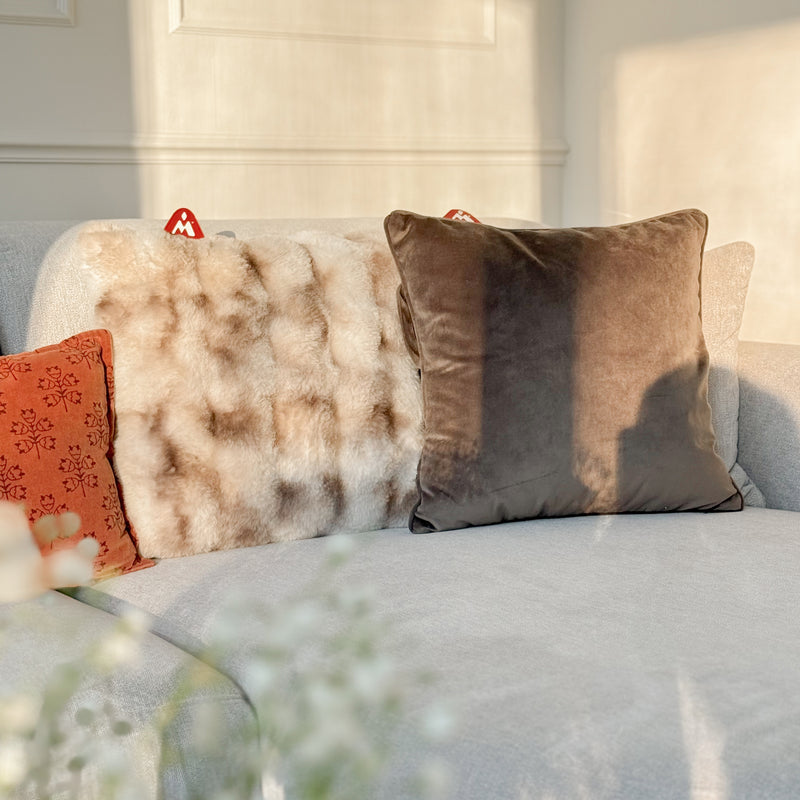 Load image into Gallery viewer, Securit Heating - Montandor Heat Pad Cushion in Furry Beige - Pack of 5 – in use
