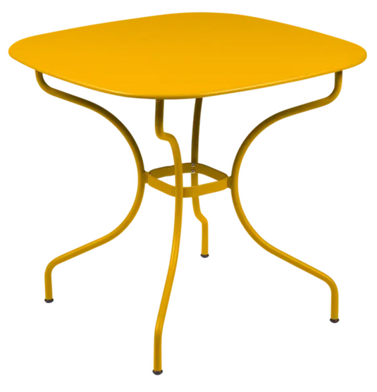 Fermob OPÉRA+ Carronde outdoor metal table in honey finish, 82x82 cm, suitable for garden or patio dining.