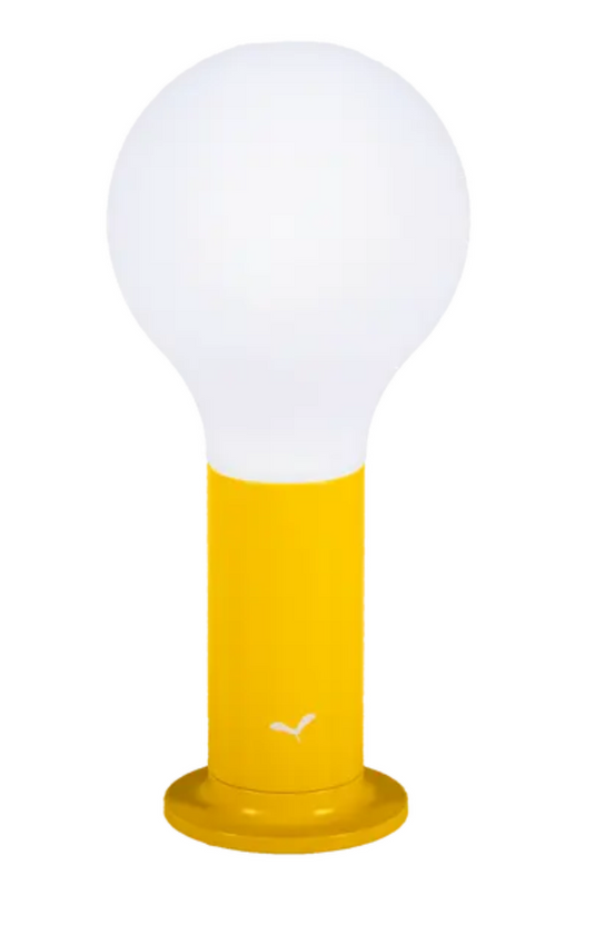 Fermob APLÔ Lamp H.24 with magnetic base, outdoor lighting fixture in honey color, designed for versatile outdoor illumination.