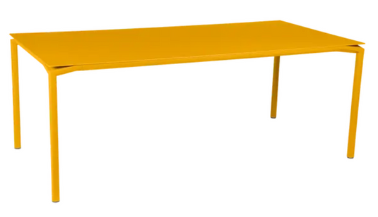 Fermob Calvi rectangular outdoor dining table, 195 x 95 cm, eight-seater, featuring honey-colored finish and modern design.