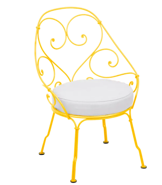 Honey off-white Fermob Cabriolet outdoor armchair with metal frame and stylish design, perfect for garden or patio seating.