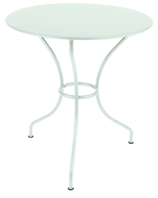 Fermob OPÉRA+ outdoor metal table with 67 cm diameter in Ice Mint, suitable for patio or restaurant outdoor seating.