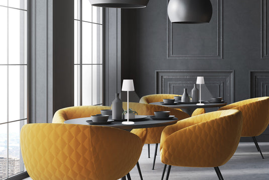 Securit Lighting Set - Feline Table Lamps White (Pack of 6) + 10-Port Multicharger - in use