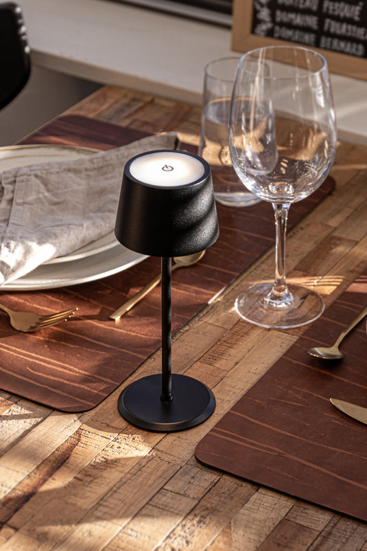 Securit Lighting Set - Monte Carlo Table Lamps Black (Pack of 8) + 10-Port Multicharger - in use