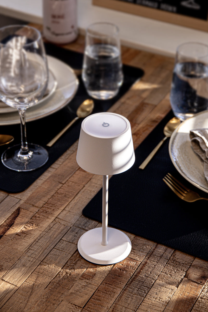 Load image into Gallery viewer, Securit Lighting Set - Monte Carlo Table Lamps White (Pack of 8) + 10-Port Multicharger - in use
