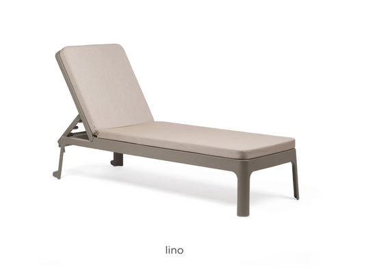 Nardi Plano sun lounger cushion with beige fabric and plush padding, designed for outdoor patio furniture.