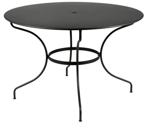 Fermob OPÉRA+ outdoor metal table with 117 cm diameter in Liquorice color, six-seater table for patio or garden.