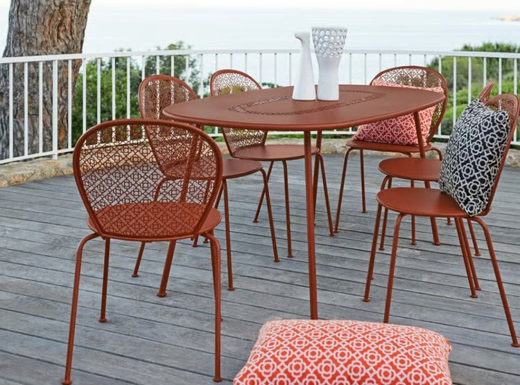 Fermob Lorette oval metal table 160x90 cm with sleek design, suitable for outdoor restaurant or hotel settings.