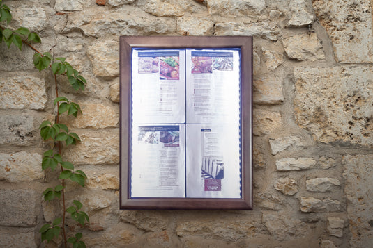 Securit Information Display Set - Classic Dark Brown 4A4 LED - Display + Pole & Base + Battery - in use