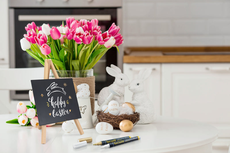 Load image into Gallery viewer, Securit Table Chalkboards - Mini Easel - Beech 24,4x15x13,5cm - Pack of 6 - in use
