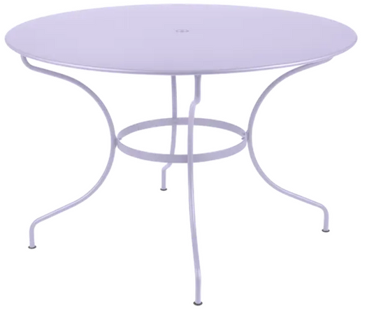 Fermob OPÉRA+ outdoor metal table, 117 cm diameter, six-seater, stylish white table for patio or garden setting.