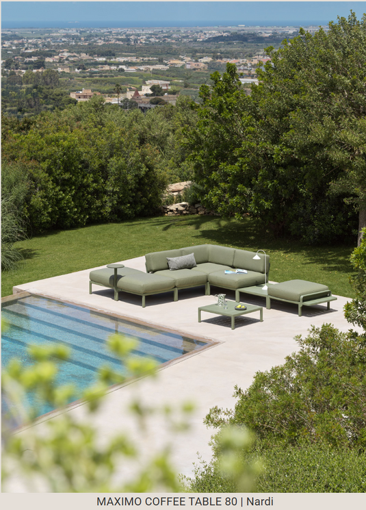 Nardi Maximo Tavolino 80 outdoor coffee table with sleek design, suitable for commercial outdoor restaurant settings.