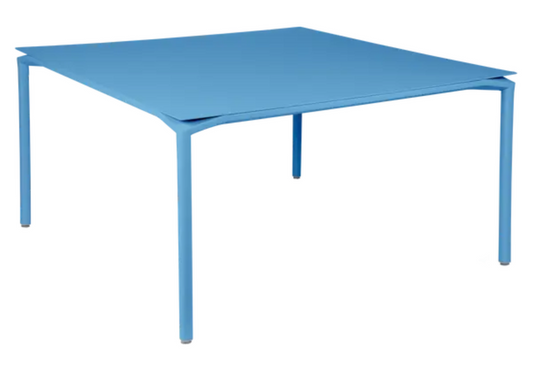Fermob CALVI square dining table in Maya Blue, 140x140 cm, eight-seater metal table with modern design.