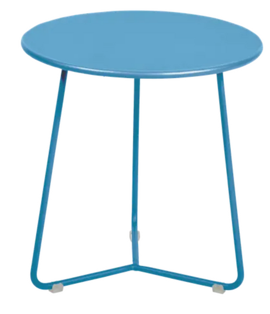 Small Fermob Maya Blue cocotte-shaped occasional table with a 34cm diameter, ideal for versatile living space accents.