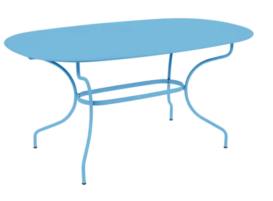MayaBlue Fermob OPÉRA+ oval metal outdoor table, 160 x 90 cm, six-seater, stylish garden dining table