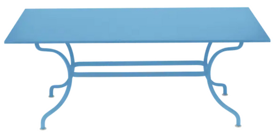 MayaBlue Fermob Romane Table measuring 180 x 100 cm, designed for up to 8 guests, outdoor dining table in vibrant blue.