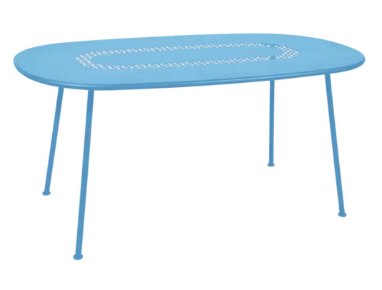 Fermob LORETTE oval metal outdoor table in Maya Blue, 160x90 cm, suitable for outdoor dining and garden use.