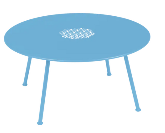 Fermob Lorette low metal coffee table in Maya Blue with an 80 cm diameter, suitable for outdoor use and fire-resistant.