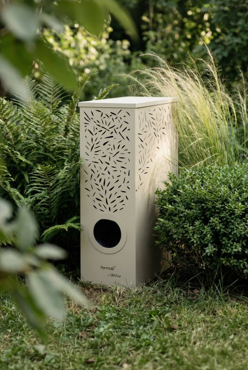 Load image into Gallery viewer, Fermob MOJO Anti-Mosquito Station for mosquito control, shown as a sleek outdoor device in a garden setting.
