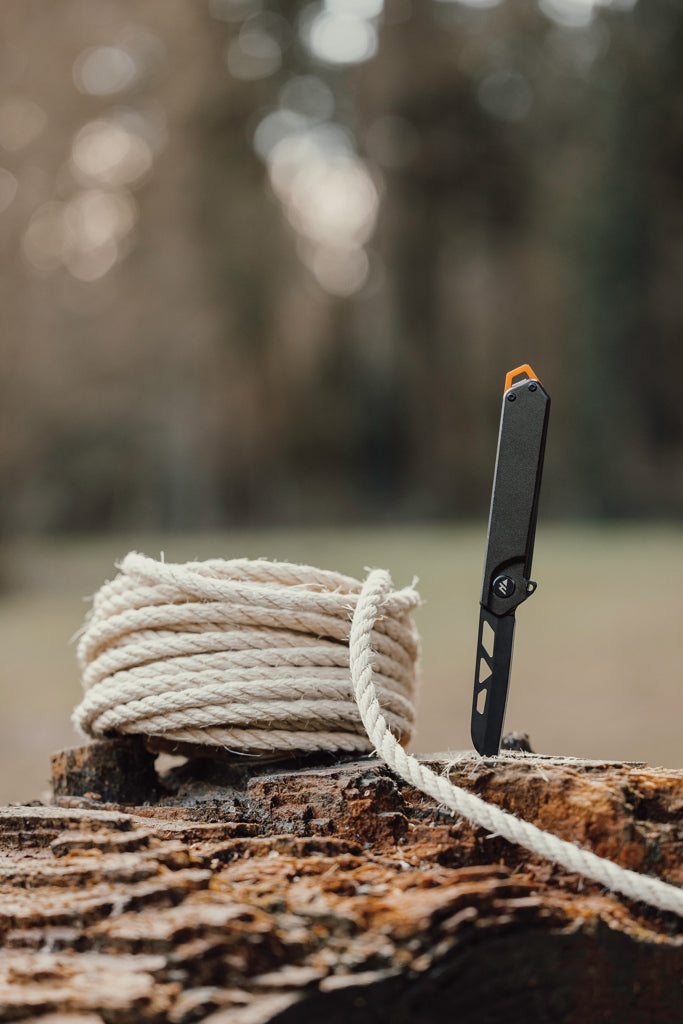 Load image into Gallery viewer, Nordic Drift Drift Adventure folding knife with stainless steel blade, black handle, compact and versatile tools for outdoor use.
