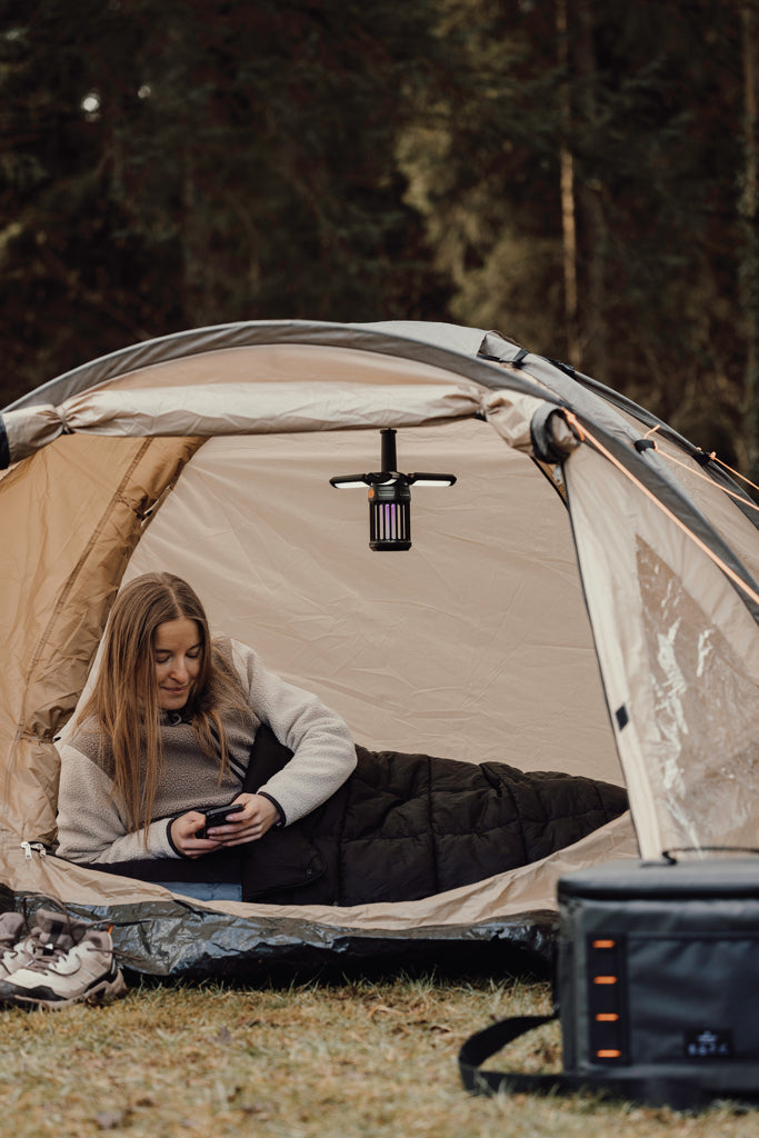 Load image into Gallery viewer, Nordic Drift GRS 3-in-1 Adventure Blanket outdoors, showing its versatile design and cozy fabric for outdoor adventures.
