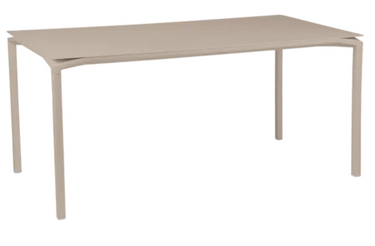 Fermob CALVI rectangular kitchen table, 160 x 80 cm, in nutmeg color, six-seater with a modern design.
