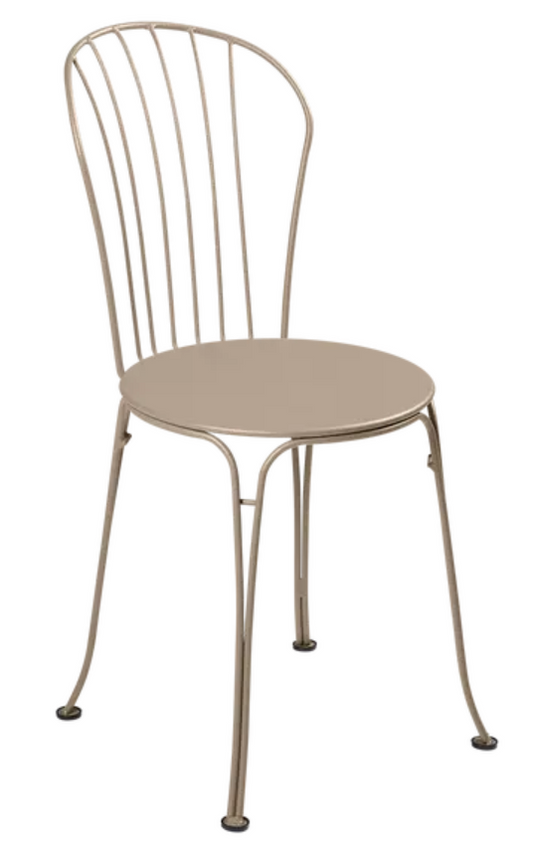 Fermob OPÉRA+ Nutmeg metal outdoor chair with curved backrest and slim legs, suitable for garden or patio seating.